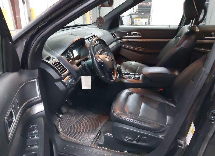 Photo 5 of 2018 Ford Explorer XLT (VIN 1FM5K8D84JGB48252)