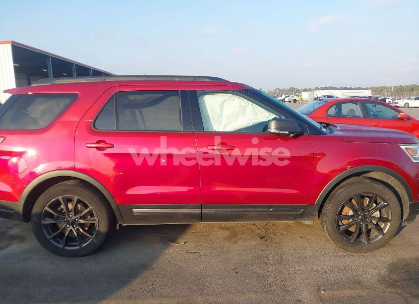 Photo 13 of 2019 Ford Explorer XLT (VIN 1FM5K8D84KGA83131)