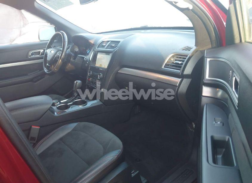 Photo 5 of 2019 Ford Explorer XLT (VIN 1FM5K8D84KGA83131)