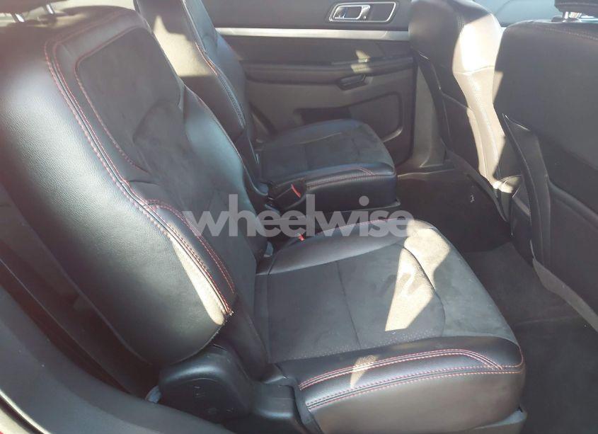 Photo 8 of 2019 Ford Explorer XLT (VIN 1FM5K8D84KGA83131)