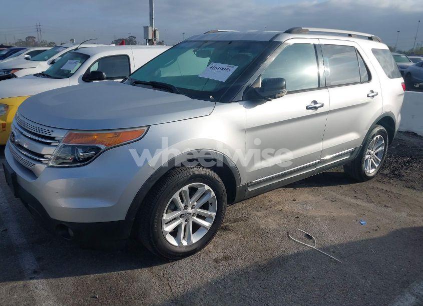 Photo 2 of 2013 Ford Explorer XLT (VIN 1FM5K8D85DGB08296)