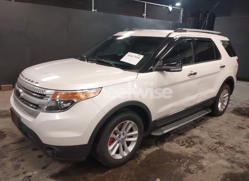 Photo 2 of 2014 Ford Explorer XLT (VIN 1FM5K8D85EGC09405)