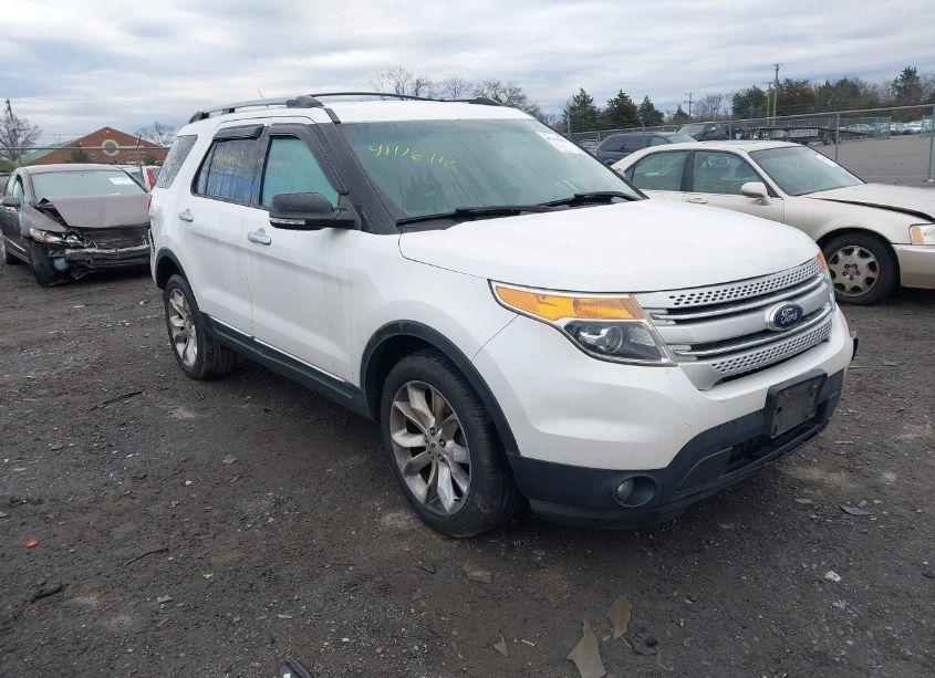 2015 Ford Explorer XLT (VIN 1FM5K8D85FGA07228) main photo