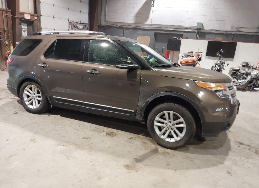 2015 Ford Explorer XLT (VIN 1FM5K8D85FGA17029) main photo