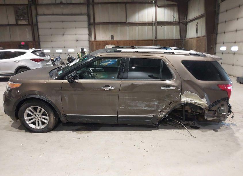 Photo 14 of 2015 Ford Explorer XLT (VIN 1FM5K8D85FGA17029)