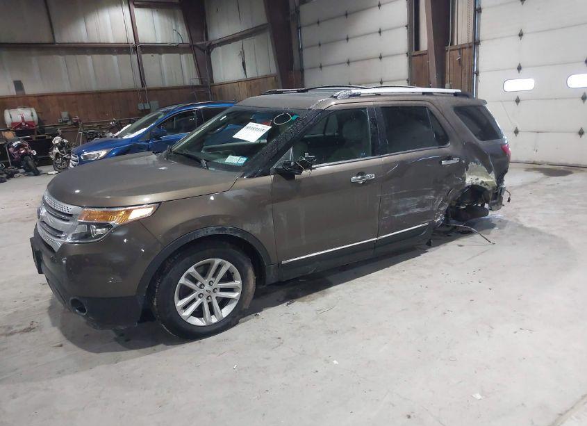 Photo 2 of 2015 Ford Explorer XLT (VIN 1FM5K8D85FGA17029)
