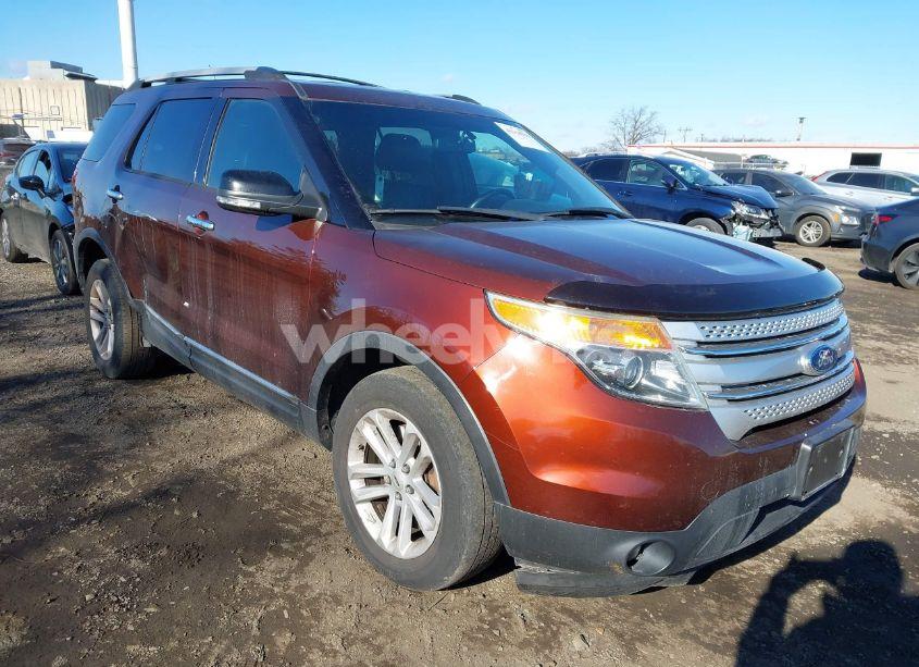 2015 Ford Explorer XLT (VIN 1FM5K8D85FGB70297) main photo