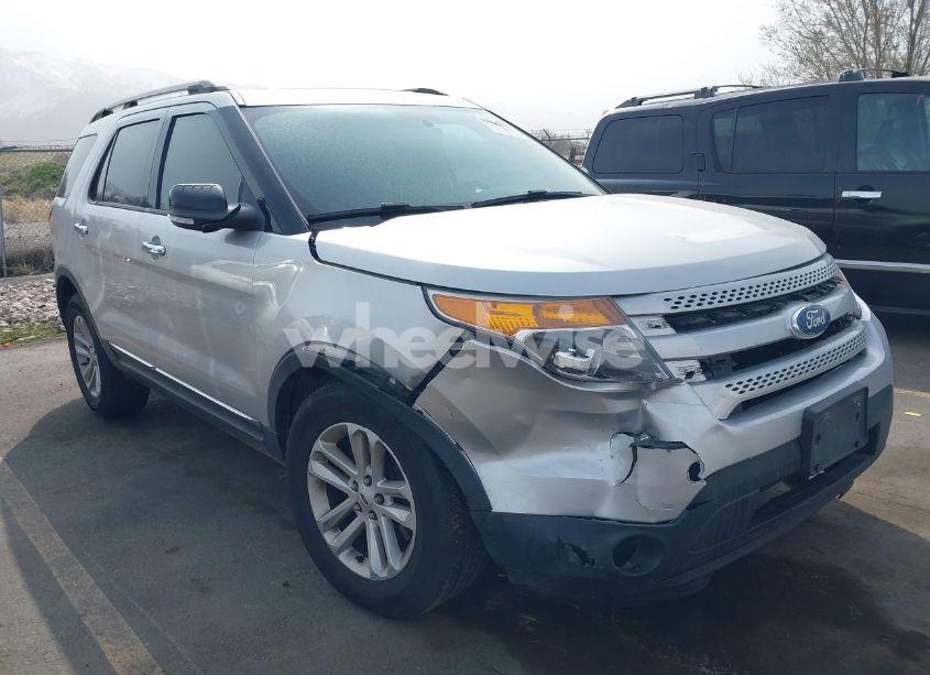 2015 Ford Explorer XLT (VIN 1FM5K8D85FGC52546) main photo