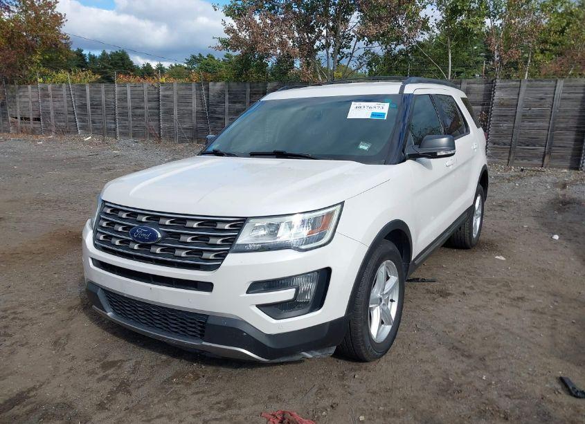 Photo 2 of 2016 Ford Explorer XLT (VIN 1FM5K8D85GGA88569)