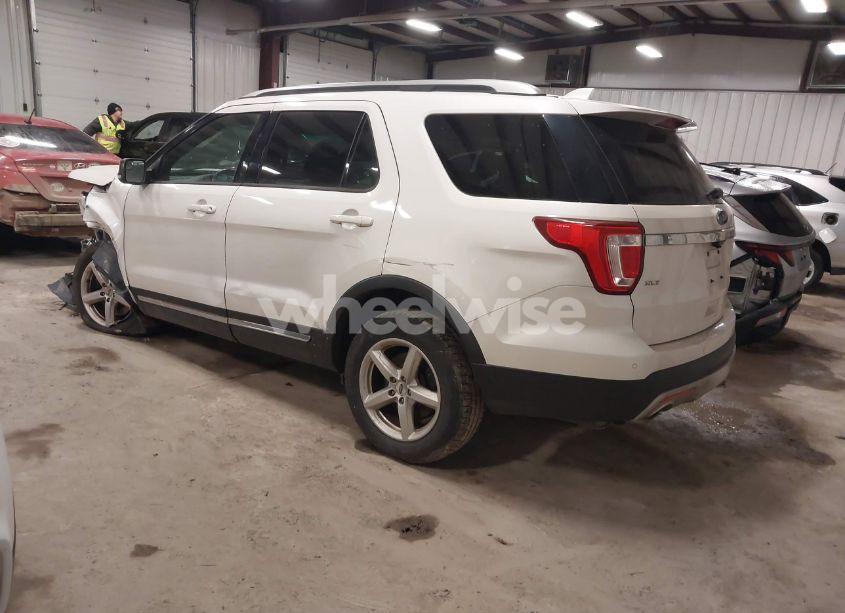Photo 3 of 2016 Ford Explorer XLT (VIN 1FM5K8D85GGA94520)