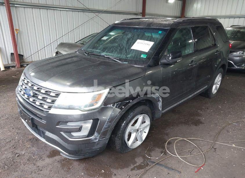 Photo 2 of 2016 Ford Explorer XLT (VIN 1FM5K8D85GGB25779)