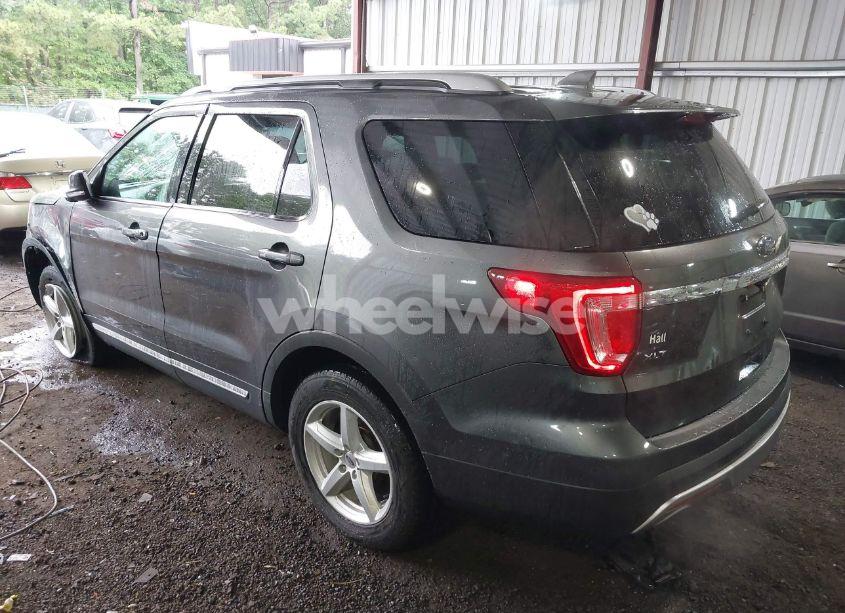 Photo 3 of 2016 Ford Explorer XLT (VIN 1FM5K8D85GGB25779)