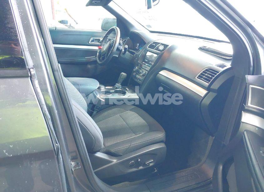 Photo 5 of 2016 Ford Explorer XLT (VIN 1FM5K8D85GGB25779)