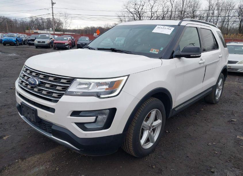 Photo 2 of 2016 Ford Explorer XLT (VIN 1FM5K8D85GGB38466)