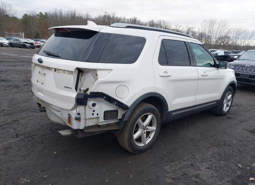 Photo 4 of 2016 Ford Explorer XLT (VIN 1FM5K8D85GGB38466)