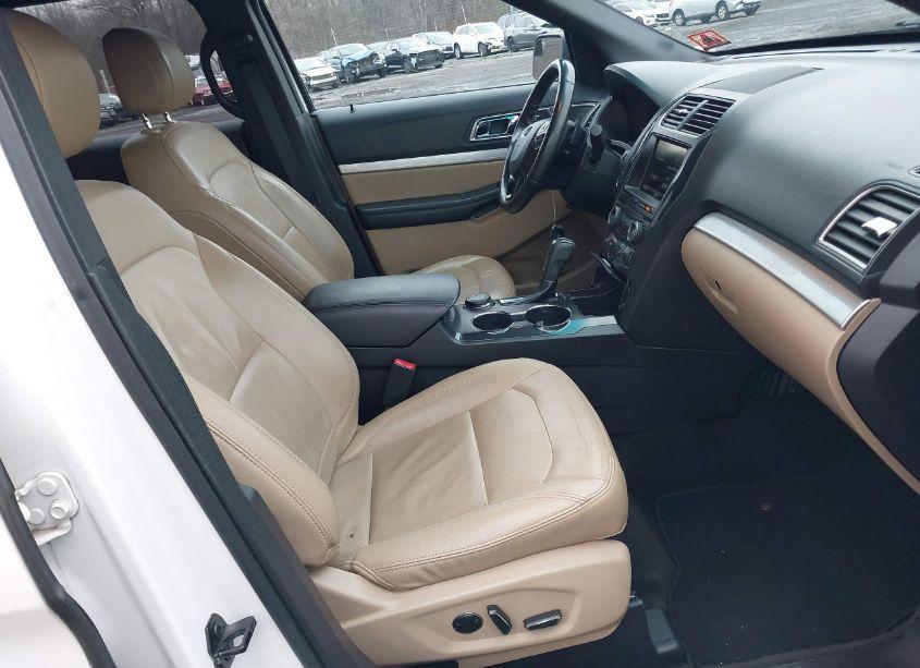 Photo 5 of 2016 Ford Explorer XLT (VIN 1FM5K8D85GGB38466)