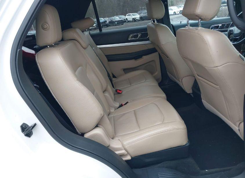 Photo 8 of 2016 Ford Explorer XLT (VIN 1FM5K8D85GGB38466)