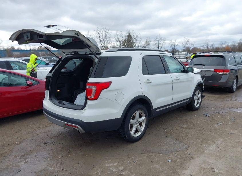 Photo 4 of 2016 Ford Explorer XLT (VIN 1FM5K8D85GGB73671)