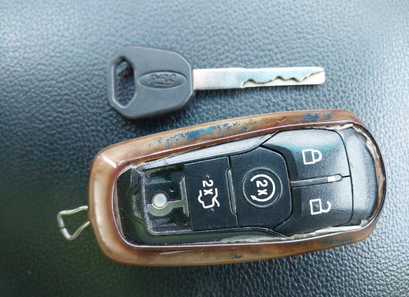 Photo 11 of 2016 Ford Explorer XLT (VIN 1FM5K8D85GGC08757)