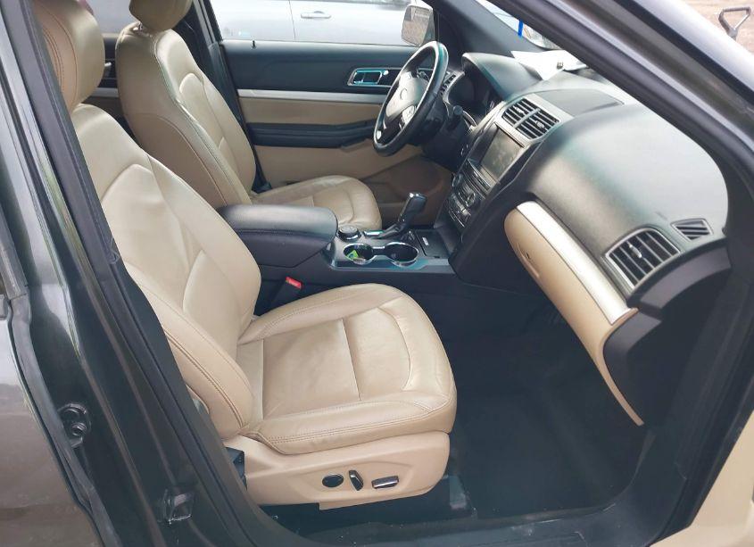 Photo 5 of 2016 Ford Explorer XLT (VIN 1FM5K8D85GGC08757)