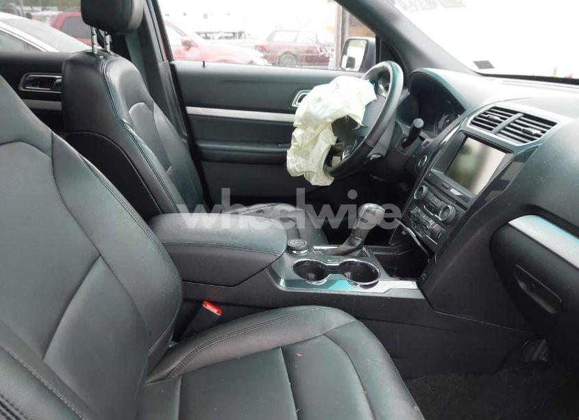 Photo 5 of 2016 Ford Explorer XLT (VIN 1FM5K8D85GGC80963)