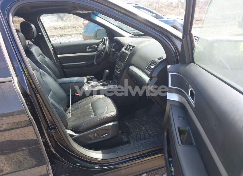 Photo 5 of 2016 Ford Explorer XLT (VIN 1FM5K8D85GGD08583)