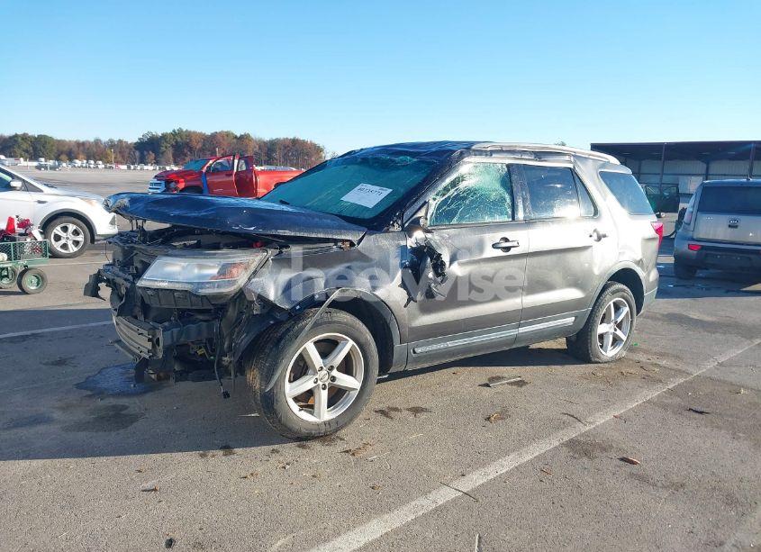 Photo 2 of 2017 Ford Explorer XLT (VIN 1FM5K8D85HGA06163)