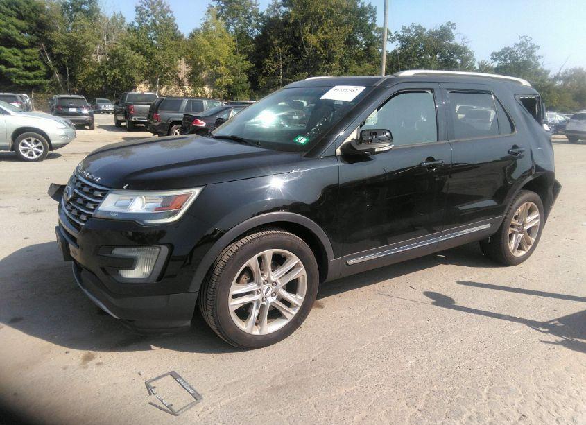 Photo 2 of 2017 Ford Explorer XLT (VIN 1FM5K8D85HGA52768)