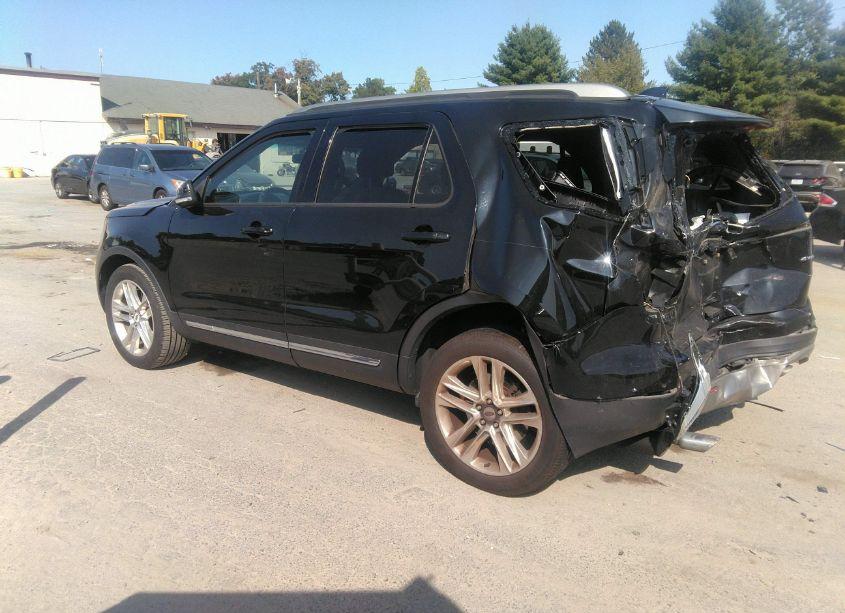 Photo 3 of 2017 Ford Explorer XLT (VIN 1FM5K8D85HGA52768)