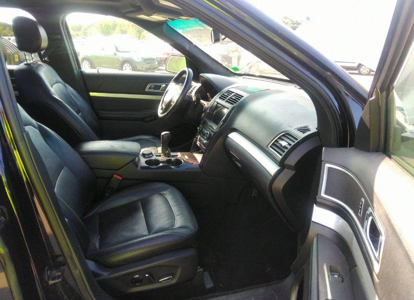Photo 5 of 2017 Ford Explorer XLT (VIN 1FM5K8D85HGA52768)