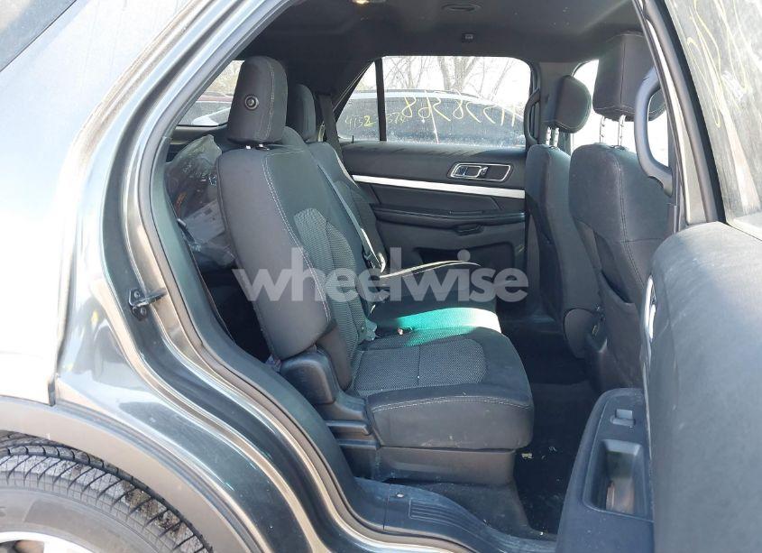 Photo 8 of 2017 Ford Explorer XLT (VIN 1FM5K8D85HGB16372)