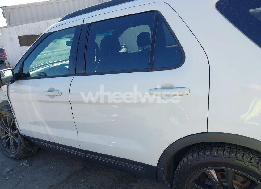 Photo 14 of 2017 Ford Explorer XLT (VIN 1FM5K8D85HGB48819)