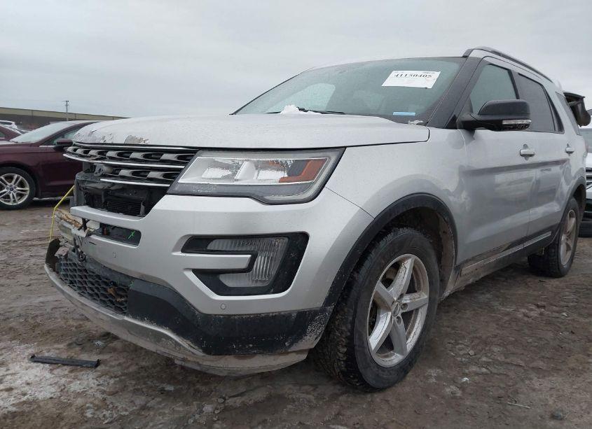 Photo 2 of 2017 Ford Explorer XLT (VIN 1FM5K8D85HGC04676)