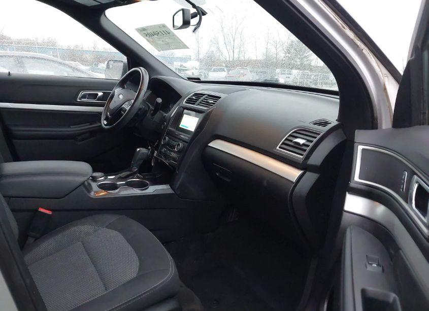 Photo 5 of 2017 Ford Explorer XLT (VIN 1FM5K8D85HGC04676)