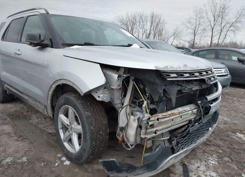 Photo 6 of 2017 Ford Explorer XLT (VIN 1FM5K8D85HGC04676)