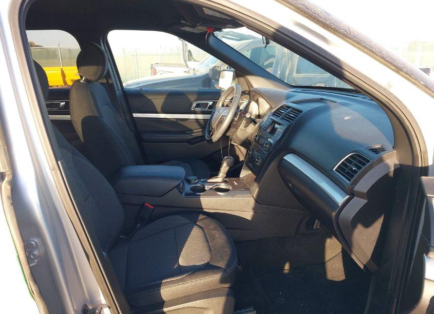 Photo 5 of 2017 Ford Explorer XLT (VIN 1FM5K8D85HGE11861)