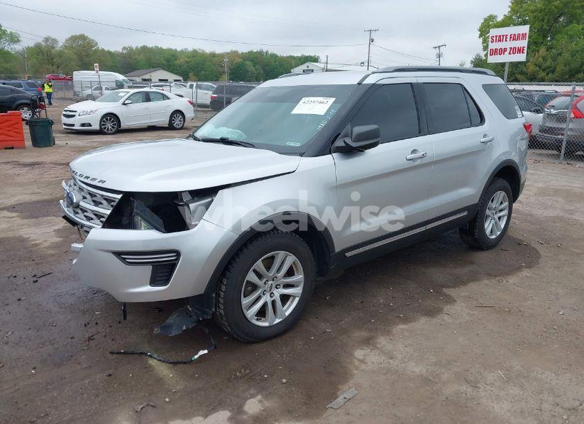 Photo 2 of 2018 Ford Explorer XLT (VIN 1FM5K8D85JGA34860)