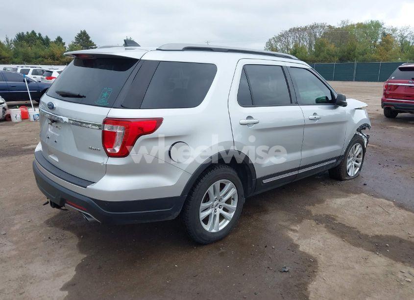 Photo 4 of 2018 Ford Explorer XLT (VIN 1FM5K8D85JGA34860)
