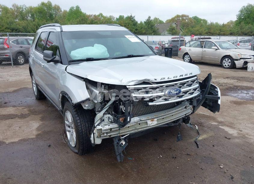 Photo 6 of 2018 Ford Explorer XLT (VIN 1FM5K8D85JGA34860)