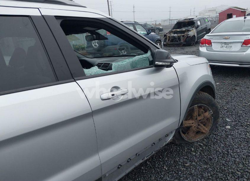 Photo 18 of 2018 Ford Explorer XLT (VIN 1FM5K8D85JGA69382)