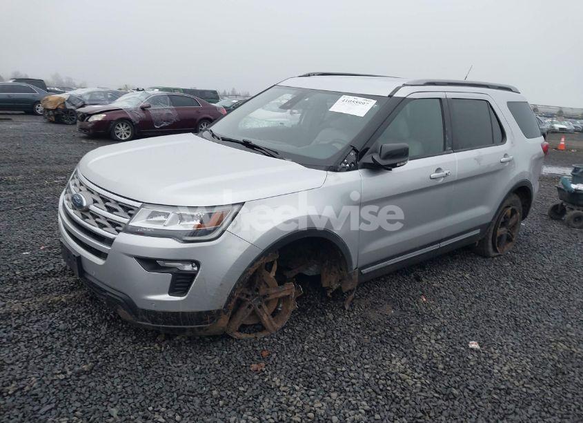 Photo 2 of 2018 Ford Explorer XLT (VIN 1FM5K8D85JGA69382)