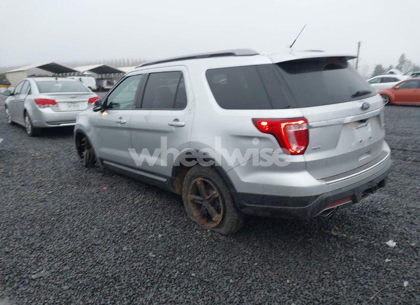 Photo 3 of 2018 Ford Explorer XLT (VIN 1FM5K8D85JGA69382)