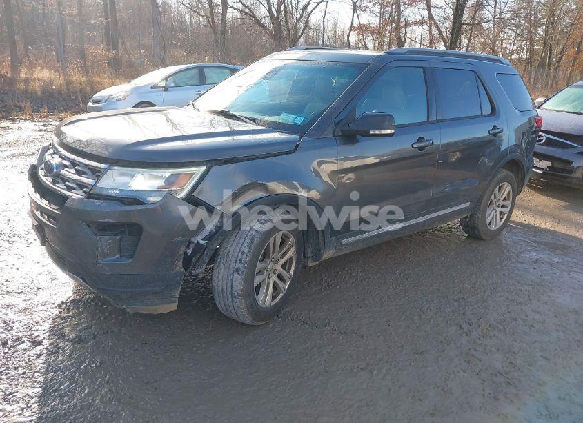 Photo 2 of 2018 Ford Explorer XLT (VIN 1FM5K8D85JGB48258)