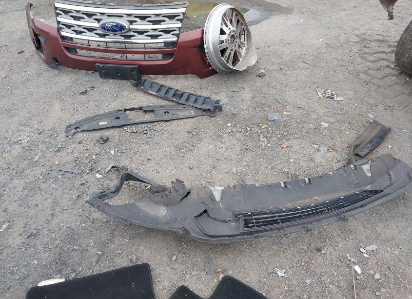 Photo 12 of 2018 Ford Explorer XLT (VIN 1FM5K8D85JGB85696)