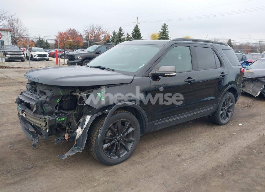 Photo 2 of 2018 Ford Explorer XLT (VIN 1FM5K8D85JGC25579)