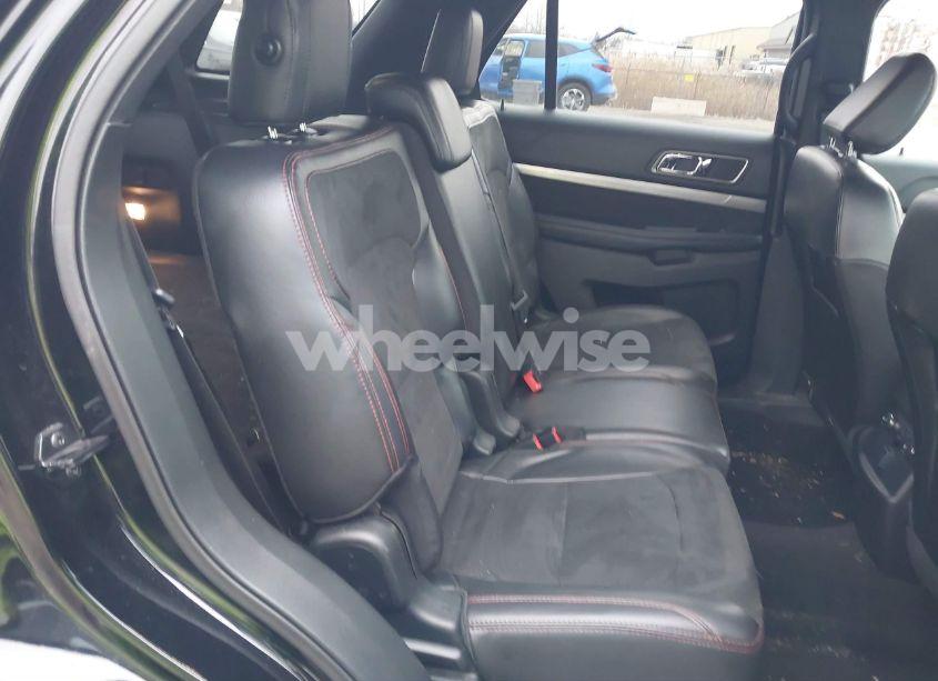 Photo 8 of 2018 Ford Explorer XLT (VIN 1FM5K8D85JGC25579)