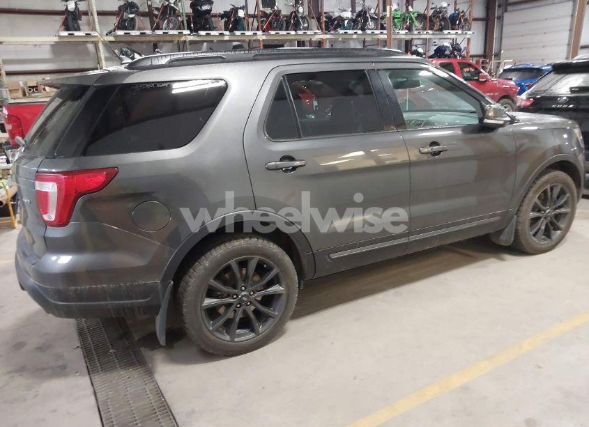 Photo 4 of 2018 Ford Explorer XLT (VIN 1FM5K8D85JGC68657)