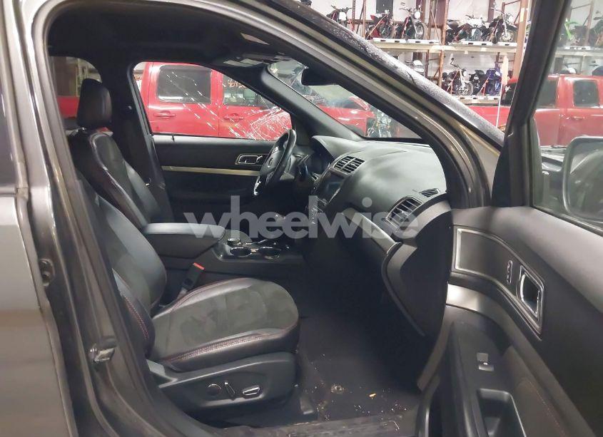 Photo 5 of 2018 Ford Explorer XLT (VIN 1FM5K8D85JGC68657)