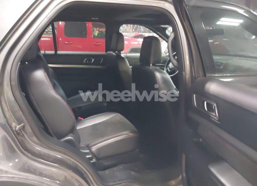 Photo 8 of 2018 Ford Explorer XLT (VIN 1FM5K8D85JGC68657)