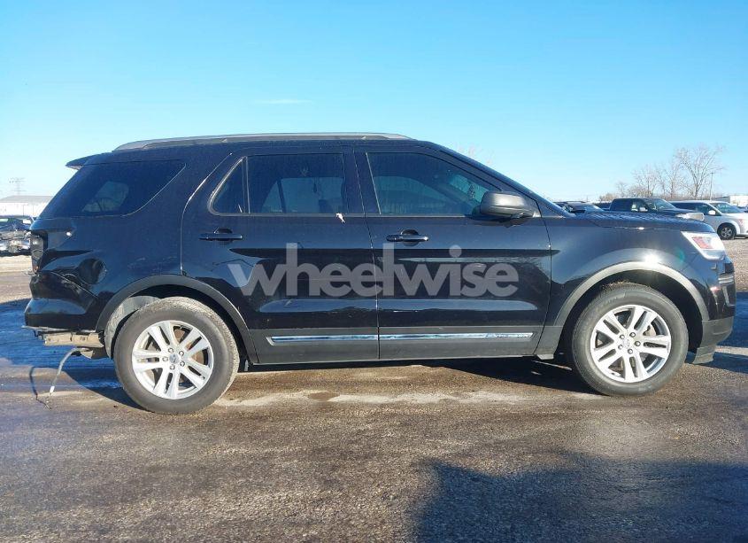 Photo 13 of 2019 Ford Explorer XLT (VIN 1FM5K8D85KGA15419)